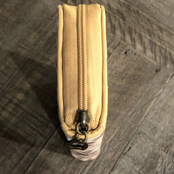 ❤️Gigi Hill Rita Wallet. Tons of space and slot to keep organized - Picture 6 of 13